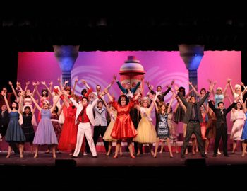 The Hairspray Musical ending with the cast